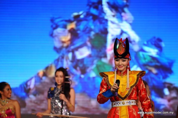 С.Пагмадулам: Дэлхийн миссийн тайзнаа уртын дуугаа эгшиглүүлнэ